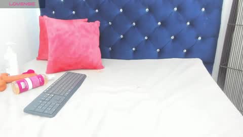 Snapshot of yaiza_sexylovee chatting on October 25, 2025, 11:43 pm yaiza_sexylovee online show from October 25, 2025, 11:43 pm