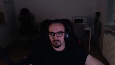 Snapshot of yamillamal157 chatting on October 31, 2025, 12:33 am YamilLamal online show from October 31, 2025, 12:33 am