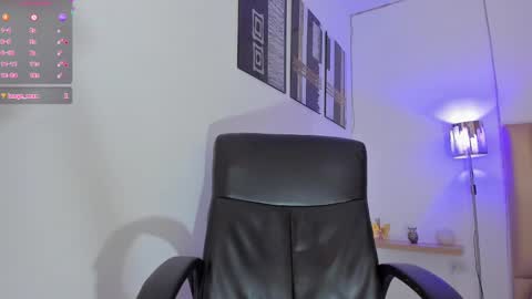 Naomi online show from September 17, 2025, 10:11 pm