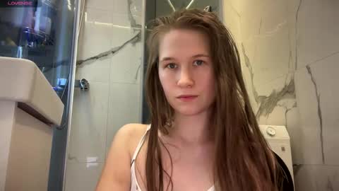Snapshot of yana_squrel_22 chatting on October 17, 2025, 1:14 pm Yana  online show from October 17, 2025, 1:14 pm