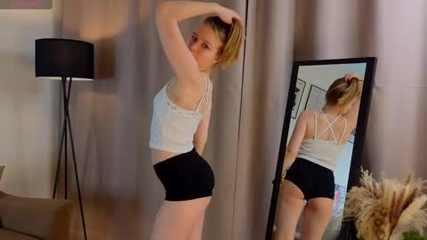 Snapshot of yangsperanza chatting on November 15, 2025, 2:13 pm Kate online show from November 15, 2025, 2:13 pm