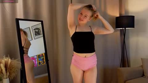 Snapshot of yangsperanza chatting on November 22, 2025, 2:16 pm Kate online show from November 22, 2025, 2:16 pm