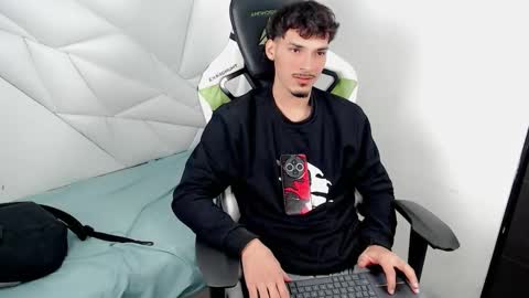 Snapshot of yankeee_ chatting on November 27, 2025, 5:20 am DANILO online show from November 27, 2025, 5:20 am