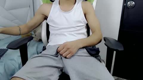 Snapshot of yankeee_ chatting on November 28, 2025, 7:00 am DANILO online show from November 28, 2025, 7:00 am