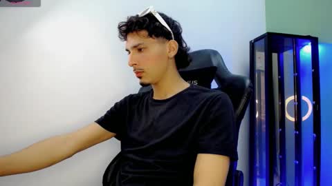 Snapshot of yankeee_ chatting on December 2, 2025, 3:56 am DANILO online show from December 2, 2025, 3:56 am