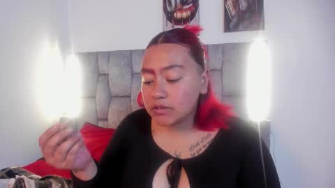 Yara  online show from December 2, 2025, 3:18 pm