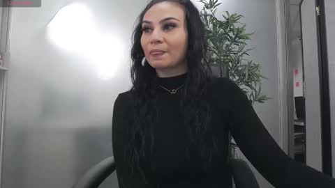 Snapshot of yaraxcox chatting on November 26, 2025, 4:57 am Yara online show from November 26, 2025, 4:57 am