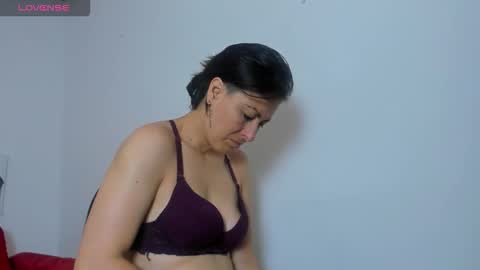 Yasemin online show from November 13, 2025, 10:47 am