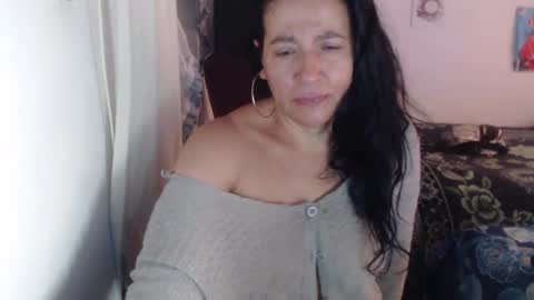 yasmin_love85 online show from March 7, 2025, 3:07 pm