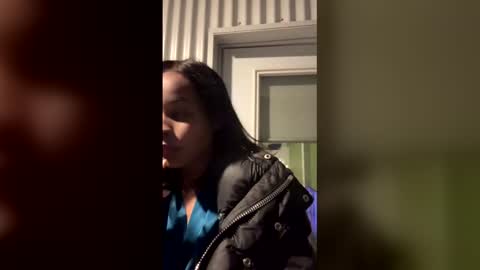 yazzybae3 online show from December 21, 2025, 12:34 pm