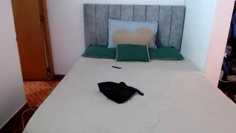 yeibles_hana2 online show from December 3, 2025, 7:56 pm