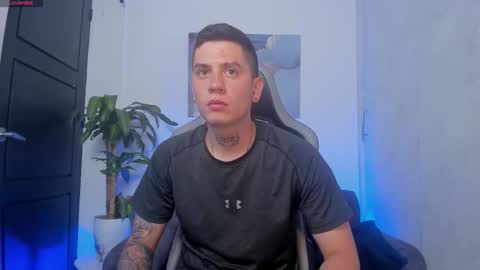 Snapshot of yeiko_romero_ chatting on November 21, 2025, 7:01 pm YEIKO ROMERO online show from November 21, 2025, 7:01 pm