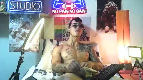Snapshot of yeisoncastellanos1999 chatting on October 14, 2025, 11:16 pm yeisoncastellanos1999 online show from October 14, 2025, 11:16 pm