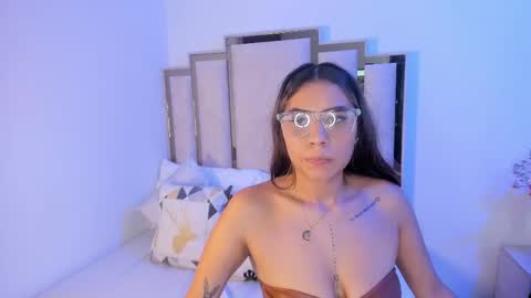 Yeli Amber online show from November 3, 2025, 4:14 am