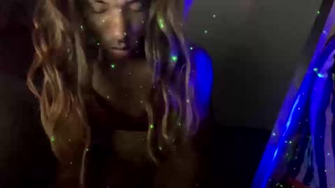 Ella Ts online show from October 18, 2025, 10:38 am