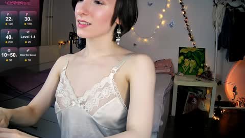 Snapshot of yellow_songbird chatting on February 7, 2025, 7:06 pm Liya online show from February 7, 2025, 7:06 pm