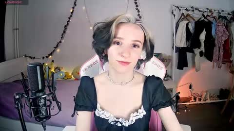 Snapshot of yellow_songbird chatting on March 2, 2025, 5:47 pm Liya online show from March 2, 2025, 5:47 pm