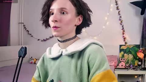 Snapshot of yellow_songbird chatting on September 30, 2025, 5:40 pm Liya online show from September 30, 2025, 5:40 pm