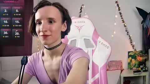 Snapshot of yellow_songbird chatting on October 25, 2025, 3:40 pm Liya online show from October 25, 2025, 3:40 pm