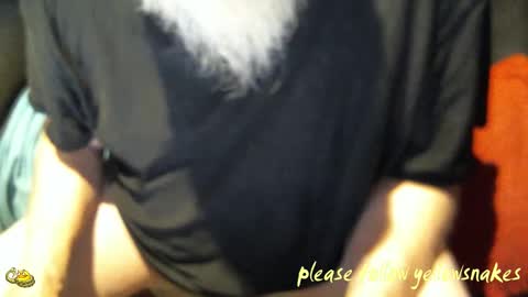 Snapshot of yellowsnakes chatting on October 27, 2025, 2:10 pm . y e l l o w s n a k e s . online show from October 27, 2025, 2:10 pm