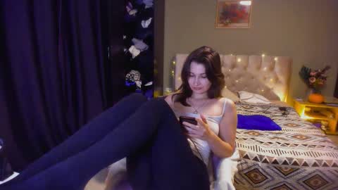 Snapshot of yesofie chatting on November 5, 2025, 2:28 pm Sofie online show from November 5, 2025, 2:28 pm