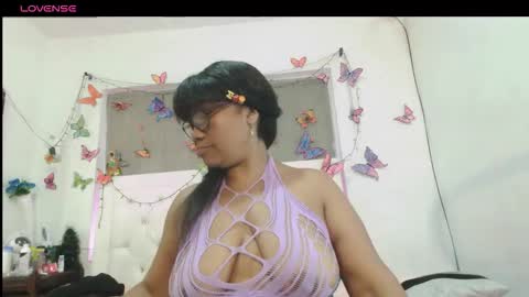 Yhazan Blake online show from November 4, 2025, 3:49 am