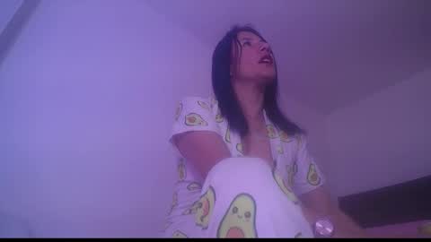 Yiny online show from November 8, 2025, 9:09 am