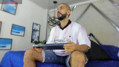 Yiyo online show from January 15, 2025, 4:15 am