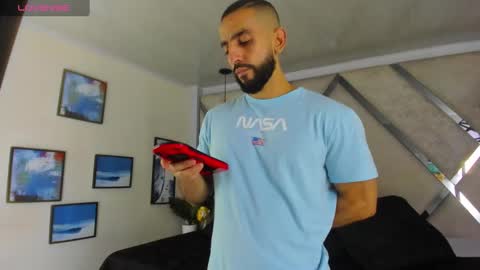 Yiyo online show from February 13, 2025, 4:43 am