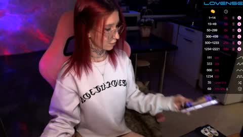 Snapshot of yngmilf_ chatting on December 21, 2024, 10:30 pm online show from December 21, 2024, 10:30 pm