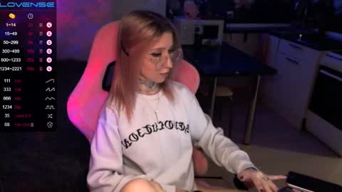 Snapshot of yngmilf_ chatting on January 8, 2025, 10:06 pm online show from January 8, 2025, 10:06 pm