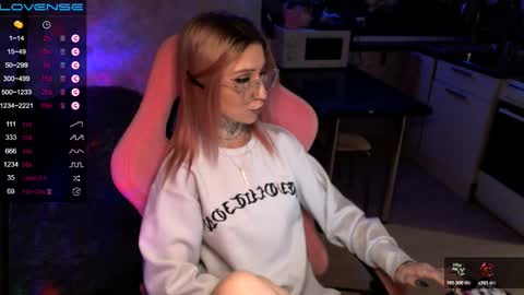 Snapshot of yngmilf_ chatting on January 17, 2025, 12:20 am online show from January 17, 2025, 12:20 am