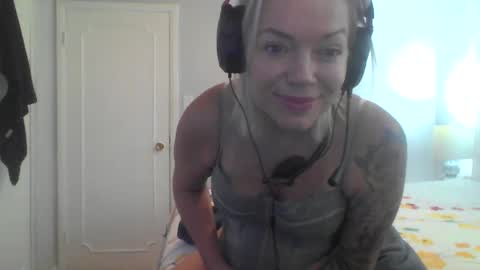 Snapshot of yogimilflover chatting on September 28, 2025, 2:22 pm Yogiblondebangme online show from September 28, 2025, 2:22 pm