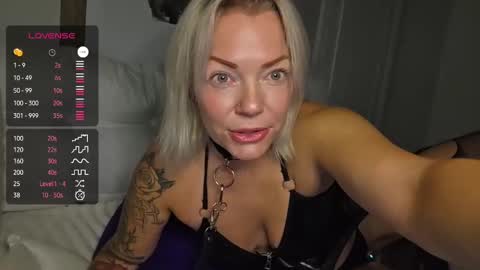 Snapshot of yogimilflover chatting on October 20, 2025, 8:59 am Yogiblondebangme online show from October 20, 2025, 8:59 am
