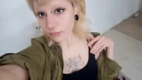 Lilly online show from December 5, 2025, 4:25 pm