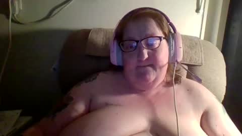 Snapshot of yomoopy chatting on January 28, 2025, 7:43 am yomoopy online show from January 28, 2025, 7:43 am
