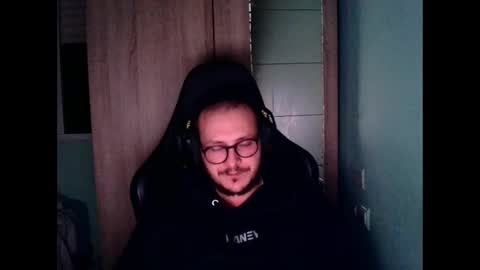 Snapshot of younromki chatting on February 13, 2025, 12:57 am A... online show from February 13, 2025, 12:57 am