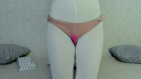 Snapshot of your_caramelka chatting on December 9, 2024, 8:00 am Lily online show from December 9, 2024, 8:00 am