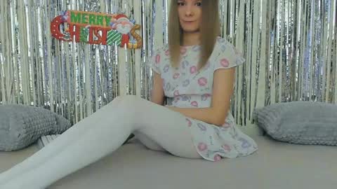 Snapshot of your_caramelka chatting on December 26, 2024, 5:15 am Lily online show from December 26, 2024, 5:15 am
