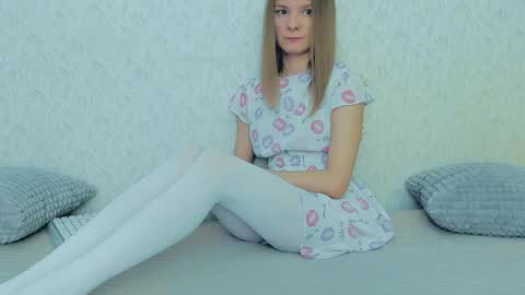 Snapshot of your_caramelka chatting on January 6, 2025, 4:47 am Lily online show from January 6, 2025, 4:47 am