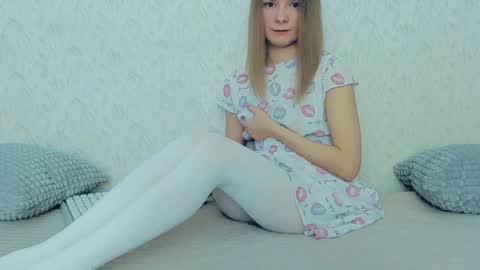 Snapshot of your_caramelka chatting on January 7, 2025, 7:52 am Lily online show from January 7, 2025, 7:52 am