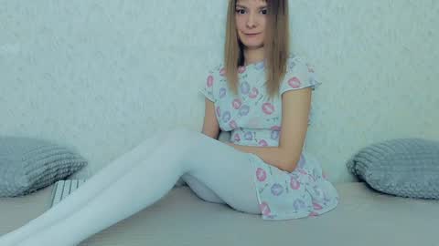 Snapshot of your_caramelka chatting on January 11, 2025, 11:12 am Lily online show from January 11, 2025, 11:12 am