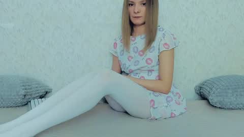 Snapshot of your_caramelka chatting on January 12, 2025, 11:17 am Lily online show from January 12, 2025, 11:17 am