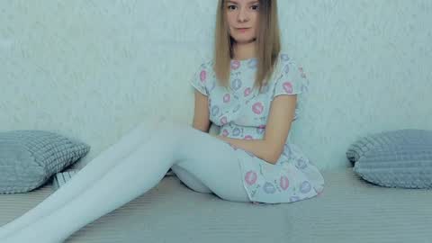 Snapshot of your_caramelka chatting on January 17, 2025, 12:31 pm Lily online show from January 17, 2025, 12:31 pm