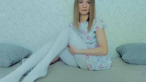 Snapshot of your_caramelka chatting on January 20, 2025, 9:46 am Lily online show from January 20, 2025, 9:46 am