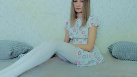 Snapshot of your_caramelka chatting on January 26, 2025, 11:28 am Lily online show from January 26, 2025, 11:28 am