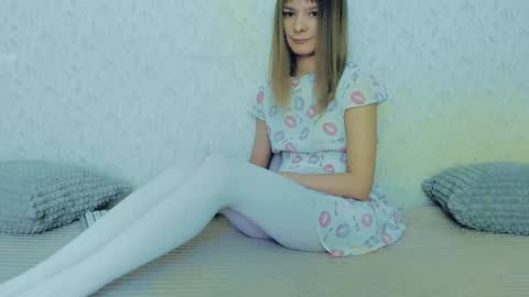 Snapshot of your_caramelka chatting on February 4, 2025, 11:27 am Lily online show from February 4, 2025, 11:27 am