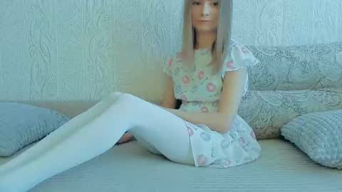 Snapshot of your_caramelka chatting on March 10, 2025, 7:10 am Lily online show from March 10, 2025, 7:10 am