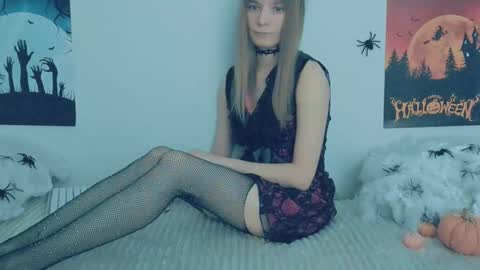 Snapshot of your_caramelka chatting on October 30, 2025, 8:05 am Lily online show from October 30, 2025, 8:05 am