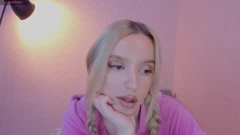 Olivia online show from October 17, 2025, 8:55 pm